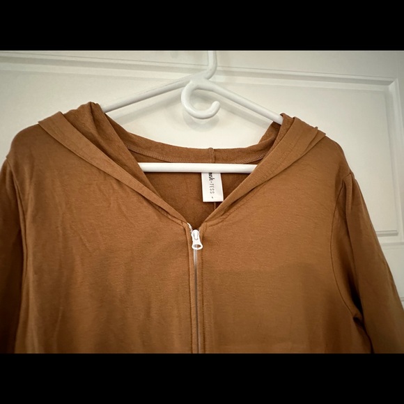Smash and Tess x Jillian Harris “Harris Hoodie” in cinnamon brown. Size Large. - Picture 3 of 5
